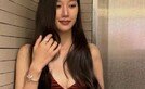 문가영, 깊게 파인 절개 드레스…우아+농염美