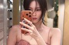 한소희 노출 살짝+미모 반짝…칸 씹어 먹었다