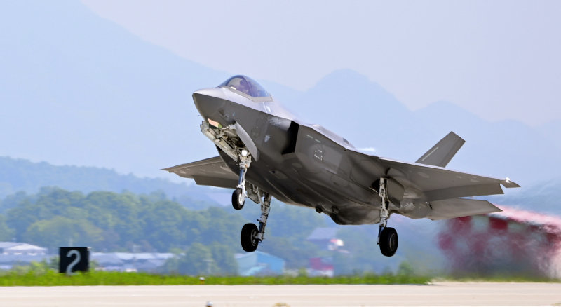 Seoul reviews $25 billion U.S. arms purchases