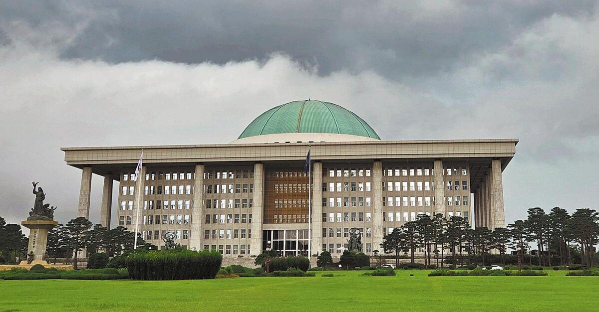 Political polarization continues a year after martial law