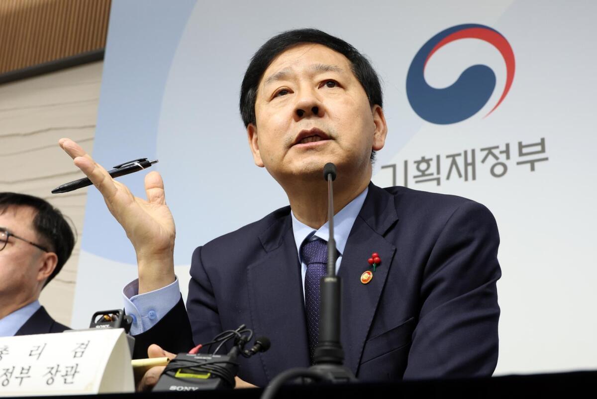 Korea to ease ownership rules to boost chip industry