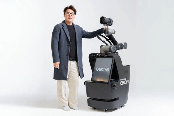 Studio Lab: "We Are Redesigning the Commerce Content Experience with AI and Robotics