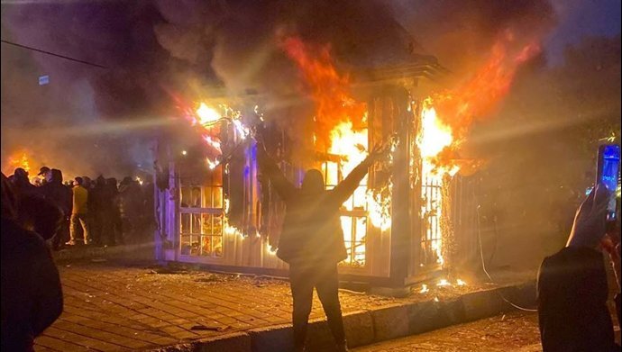 Iran unrest grows amid economic collapse