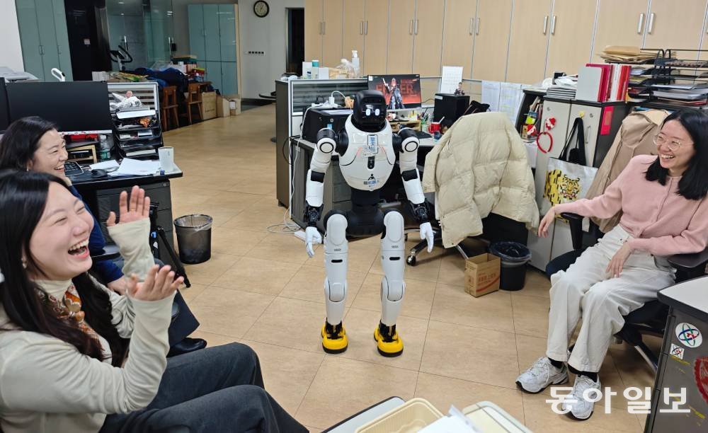 China’s humanoid robot rentals shift from novelty to service