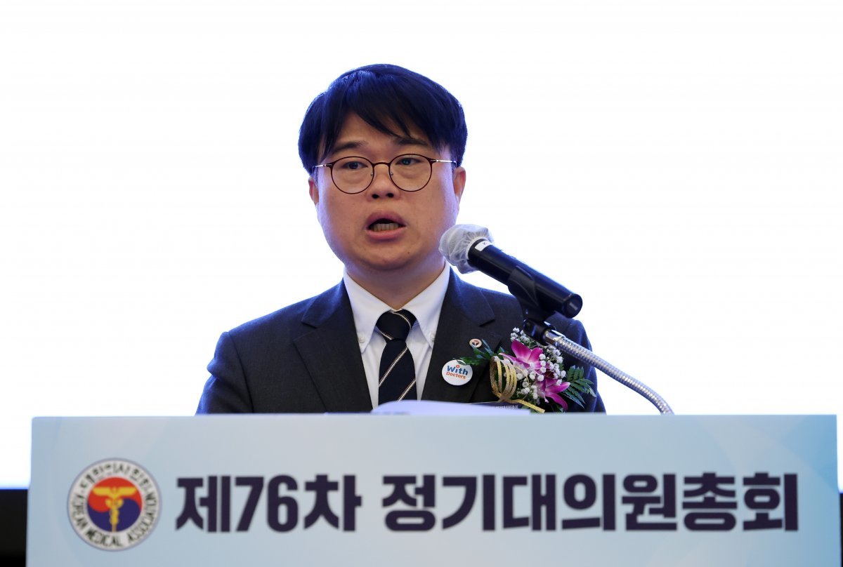 정부 “휴진 교수, 처벌 가능”…의협 “양아치 같은 협박” - 동아일보