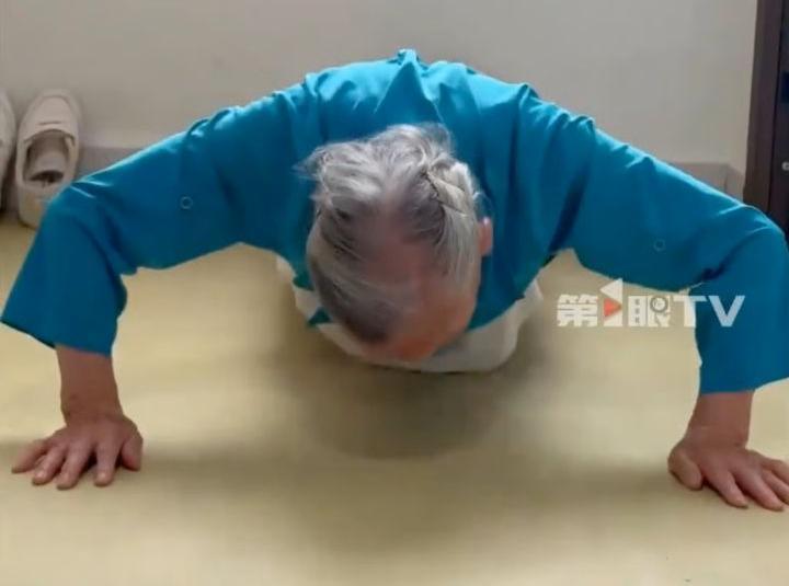 92세 할머니의 놀라운 건강 비결! 매일 밤 팔굽혀펴기 200개로 장수 비법 전수