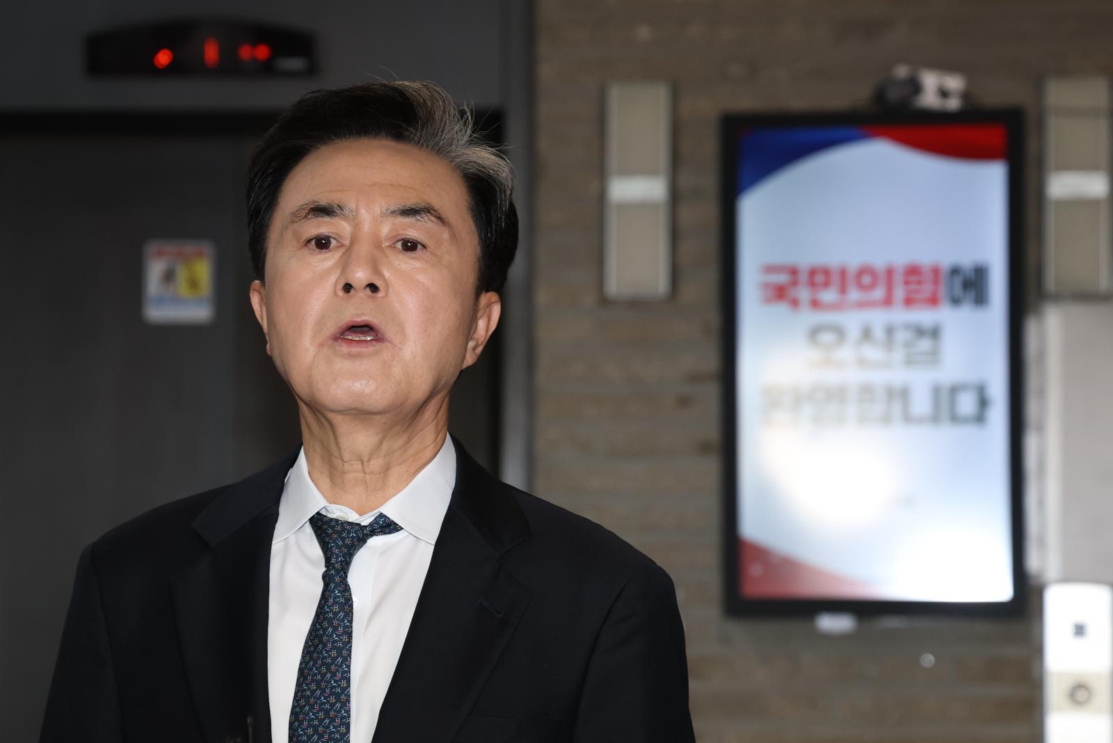 김태흠 지사 관련 동아일보 보도 이미지입니다