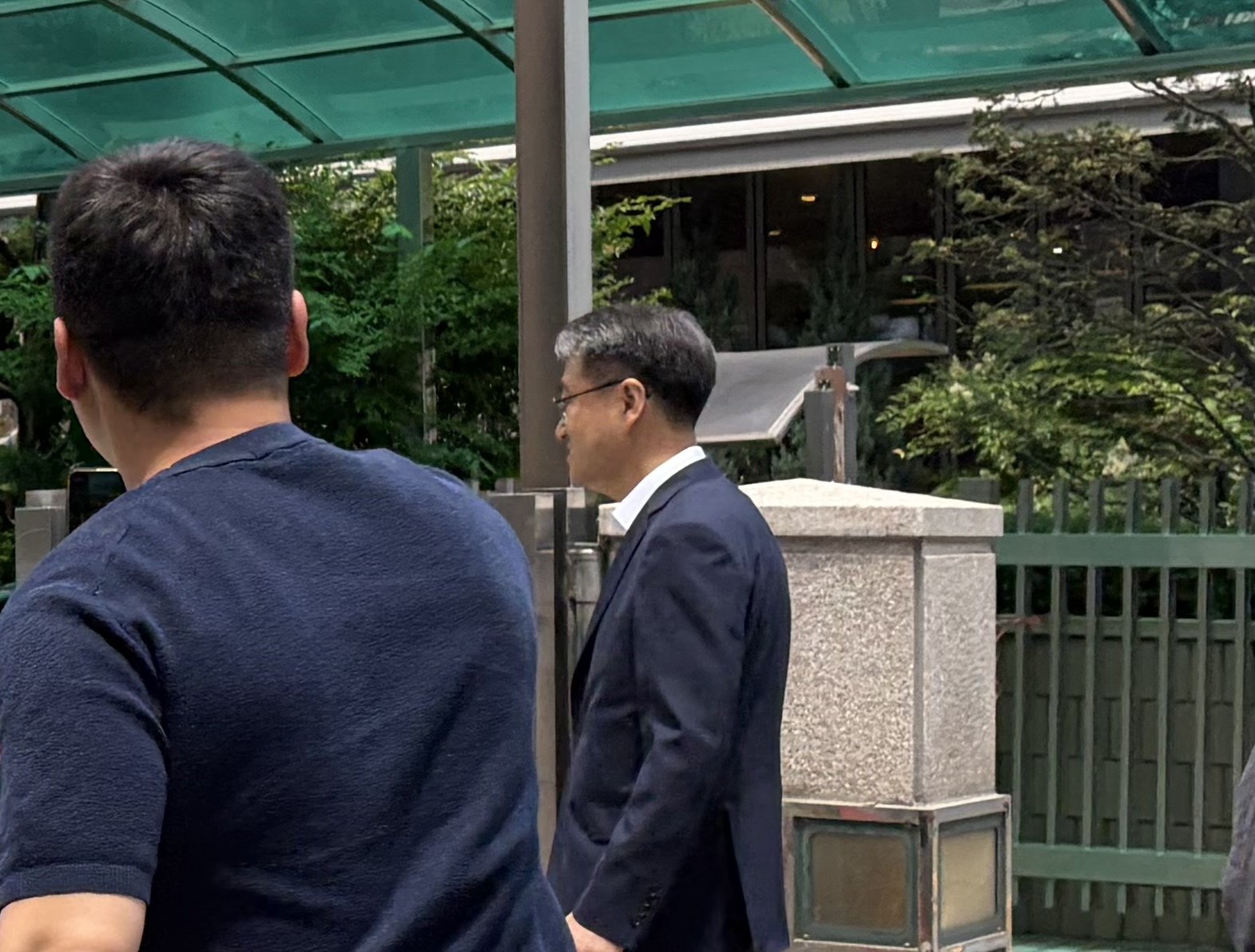 ‘통일교 수사 무마 의혹’ 前강원경찰청장 특검 출석…비밀누설 혐의