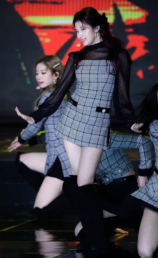 [포토] ‘가온차트 뮤직 어워즈’ 트와이스 사나 ‘오늘도 무척 예쁨!’｜스포츠동아 [포토] ‘가온차트 뮤직 어워즈’ 트와이스 사나 ‘오늘도... 