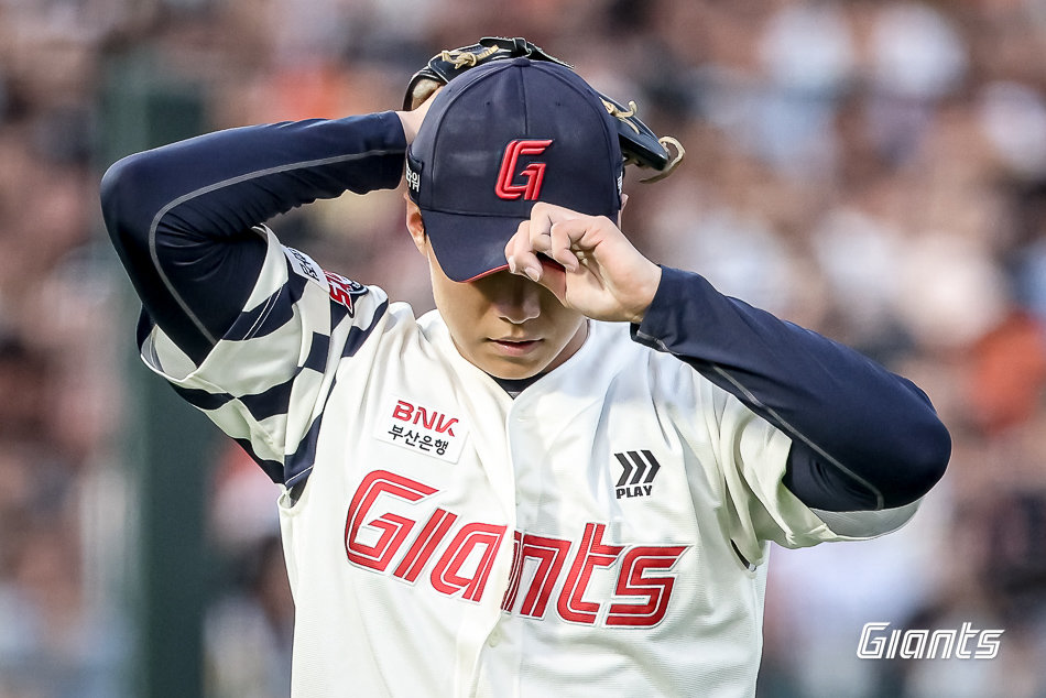 홍민기 투구 모습